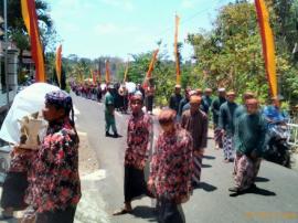 TAMBAKROMO SAMBUT 1 SURO DENGAN KIRAB TOSAN AJI DAN TUMPENG